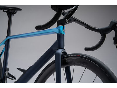 COLNAGO C72 Disc 2026 Carbon Road Race Bike with Dura Ace Di2, ENVE 4.5 SES click to zoom image