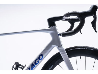 COLNAGO V5rs Disc 2025 Carbon Road Complete Bike Dura Ace Di2 White Blue click to zoom image