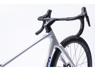 COLNAGO V5rs Disc 2025 Carbon Road Complete Bike Dura Ace Di2 White Blue click to zoom image