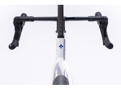 COLNAGO V5rs Disc 2025 Carbon Road Complete Bike Ultegra Di2 White Blue click to zoom image