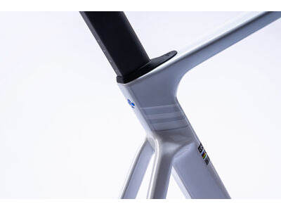 COLNAGO V5rs Disc 2025 Carbon Road Complete Bike Ultegra Di2 White Blue click to zoom image