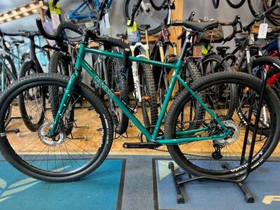 GENESIS Croix De Fer 40 Medium Medium Green click to zoom image