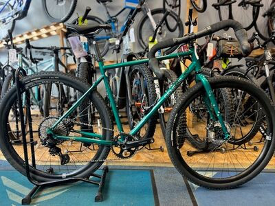 GENESIS Croix De Fer 40 Medium Medium Green click to zoom image