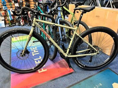 GENESIS Croix De Fer 30 XSmall X Small Pavement  click to zoom image